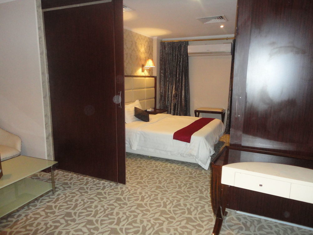 Imperial Suites Hotel Manama Zewnętrze zdjęcie